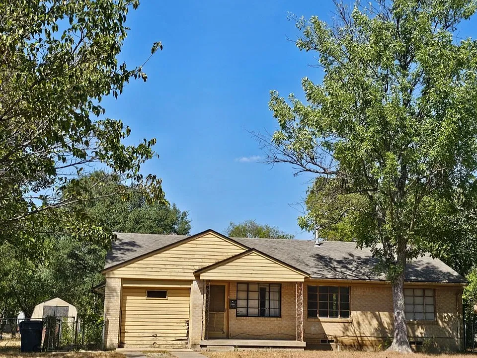 551 W Saner Ave