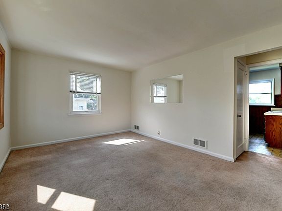 5th image of 8 Tyler Ct