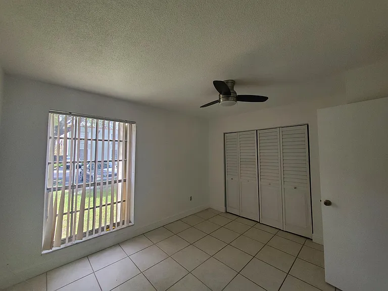10760 N Kendall Dr #I5 — Photo 7