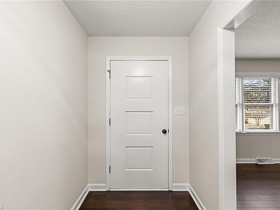 5th image of 4109 Oak Hollow Dr