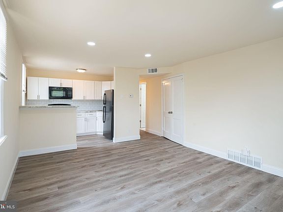 4th image of 401 E Pleasant St Floor 2