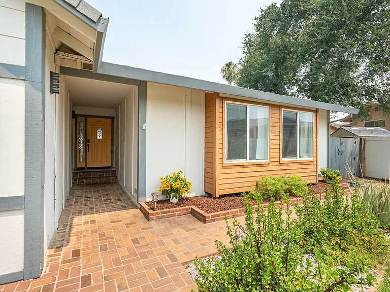 2535 Ruby Ct — Photo 2