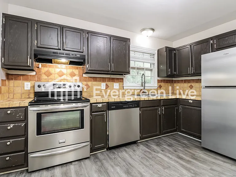 102 Devonwood Ct — Photo 7