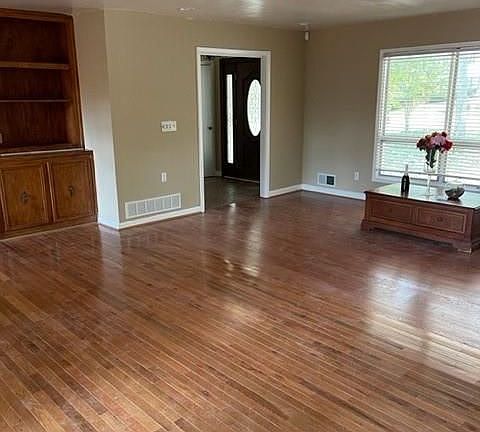 5th image of 2623 Lake Flair Cir