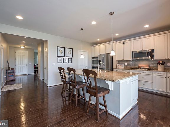 4th image of 31 Daffodil Ln