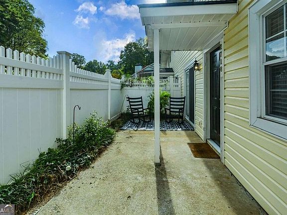 2nd image of 2718 Suwanee Way SE