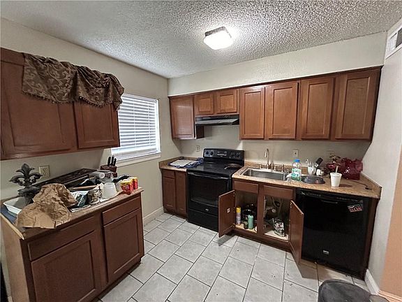 3rd image of 414 Camelia Ave
