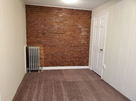 443 W. Orange St., 5