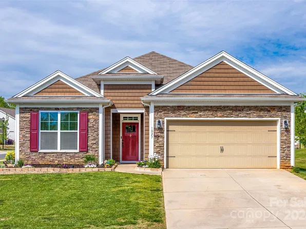 1027 Jack Pine Rd, Clover, SC 29710