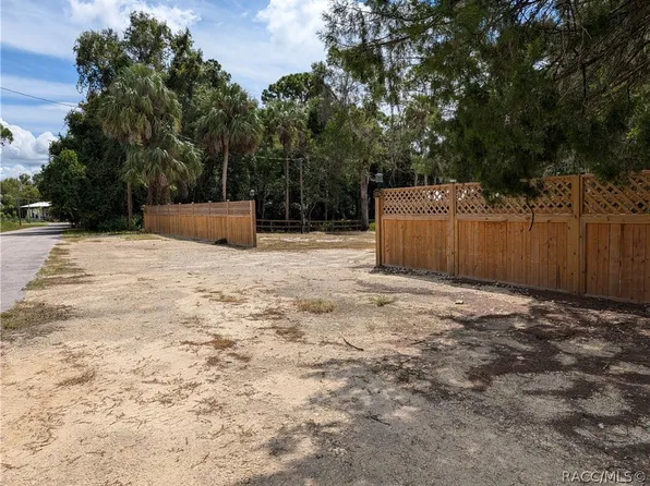 34 Palm Dr, Inglis, FL 34449