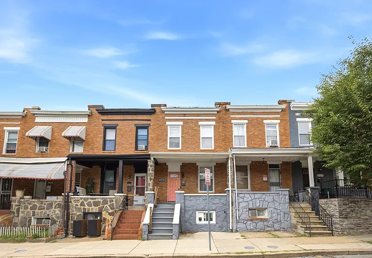 2728 E Chase St — Photo 1