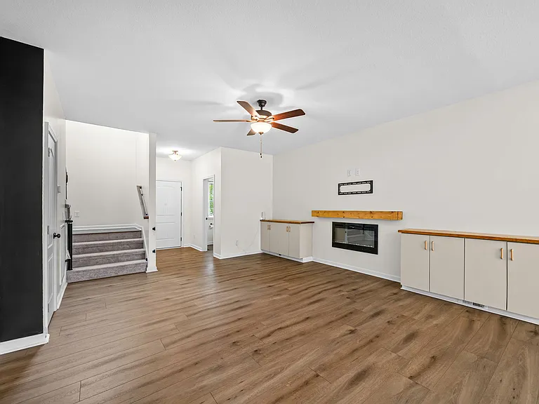1042 Winesap Rd — Photo 8