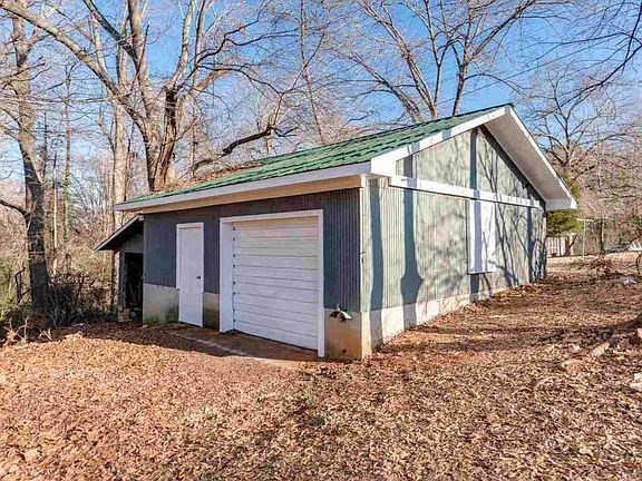 5th image of 101 Rosewood Dr
