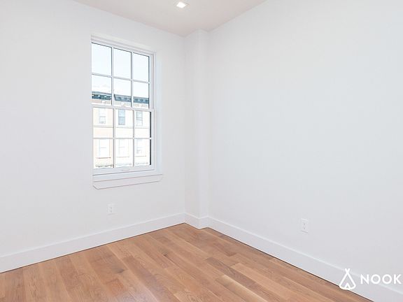 3rd image of 218 Bainbridge St #B
