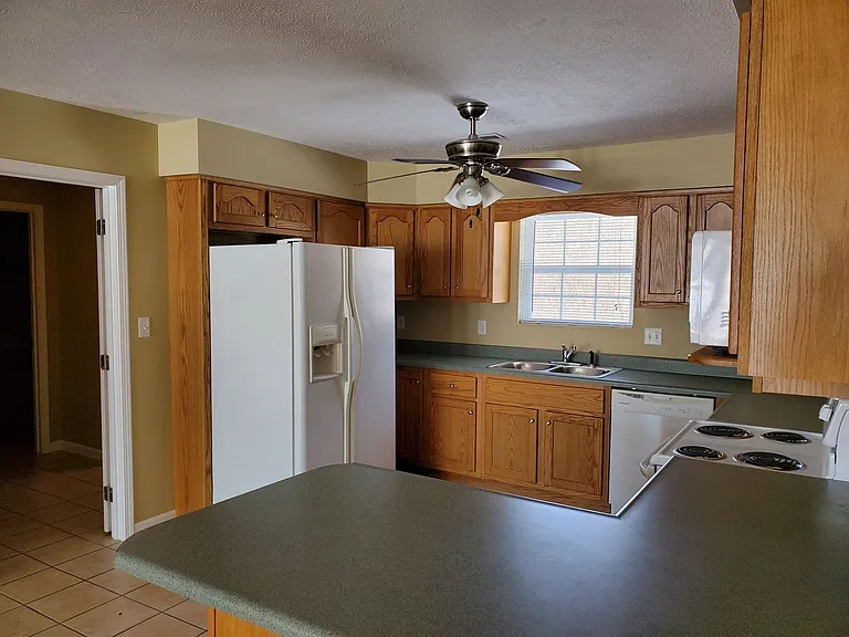1403 Guardian Pl — Photo 6