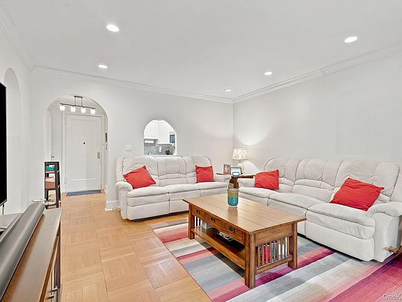 5th image of 910 Stuart Avenue #2EF