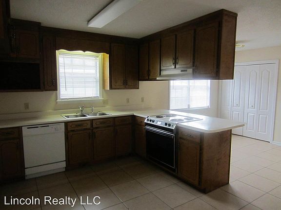 3rd image of 1302 Old Mill Pl