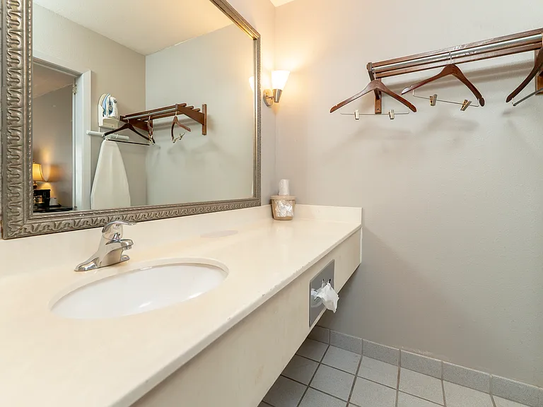 4020 Parkview Dr #A — Photo 6