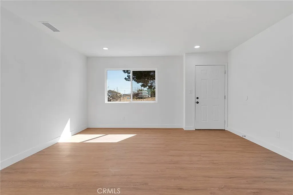 3 bed, 1076 sqft, $1,850 — Photo 4