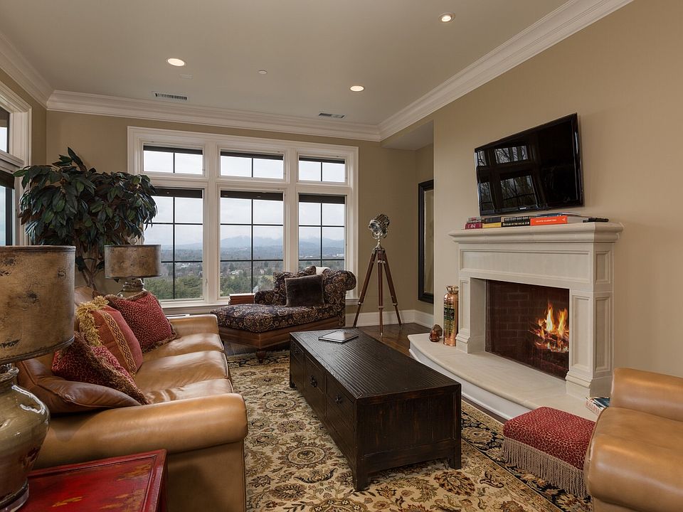 2nd image of 288 Macon Ave #301