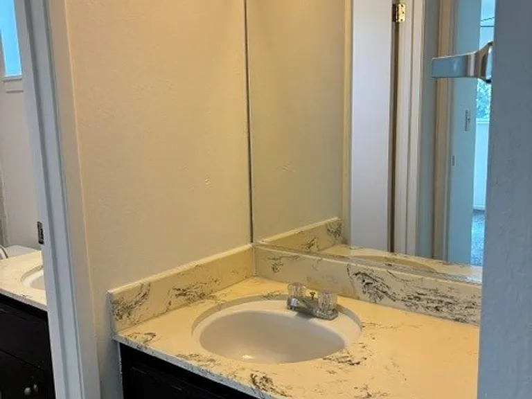 3100 Jersey Way — Photo 9