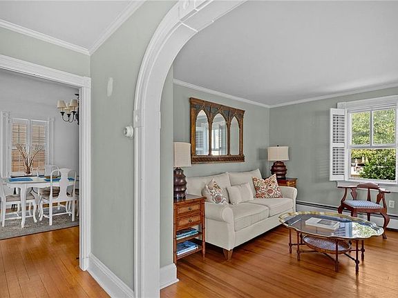 3rd image of 8 Sanford St