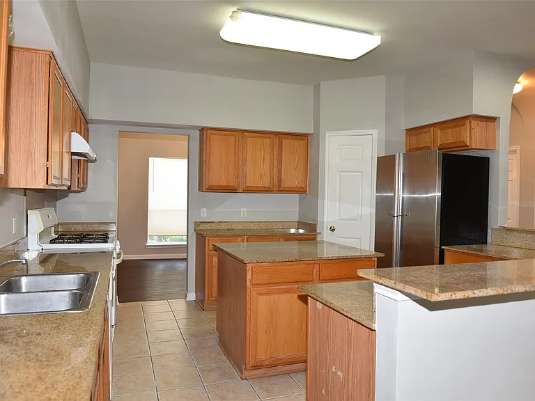 6807 Turtlewood Dr — Photo 3