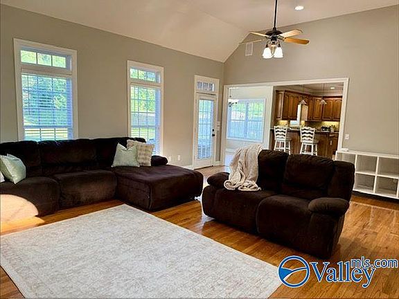 4th image of 226 Twin Lakes Dr