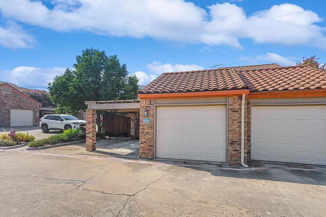 Building Photo - 6505 Hickock Dr #4A