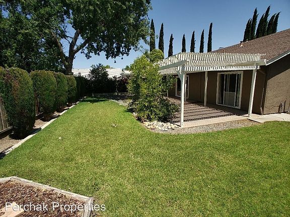 2nd image of 1701 Carnation Cir
