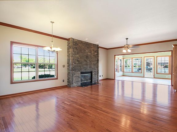 2nd image of 500 Olde Oak Dr