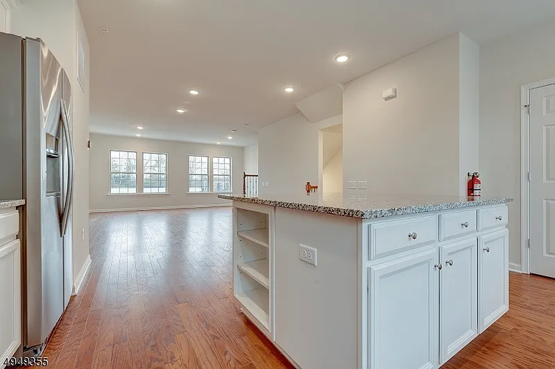 4 bed, 3.5 bath, $5,200 — Photo 3