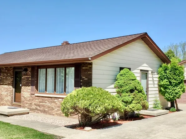 106 Indian Ln, Carpentersville, IL 60110
