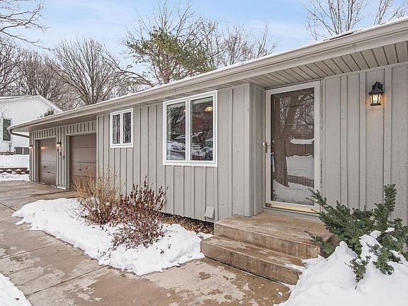 2nd image of 909 Aspen Dr