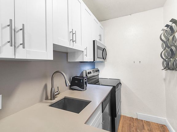 5th image of 1455 N Treasure Drive #4e