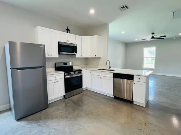 260 N 3rd St, Ponchatoula, LA 70454