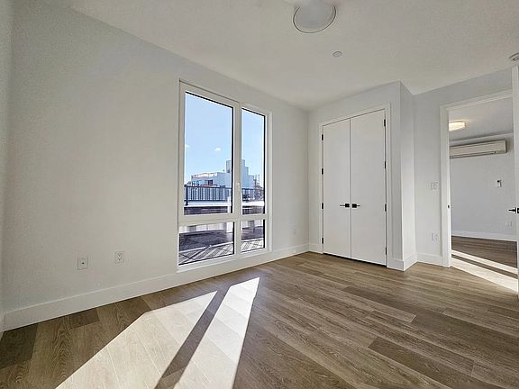 5th image of 396 Manhattan Ave #2F