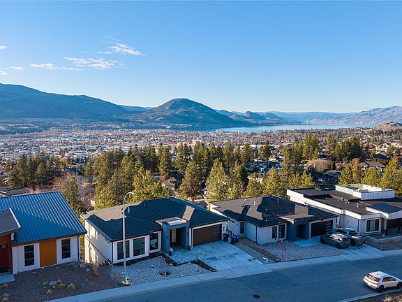 3rd image of 2719 Hawthorn Dr