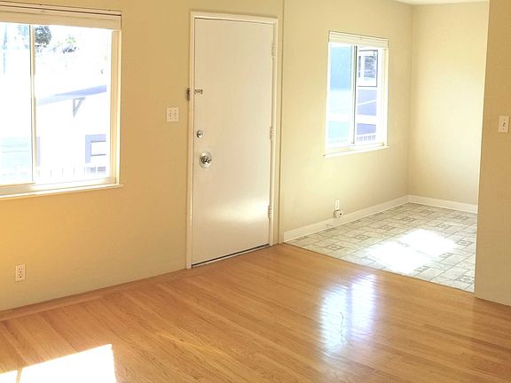 3rd image of 1108 Capuchino Ave #A