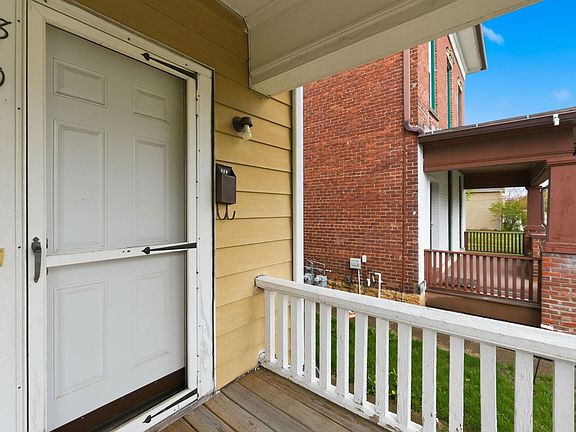 3rd image of 812-810 W Creighton Ave