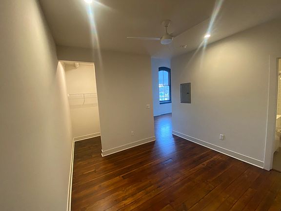 4th image of 516 Berry St #302