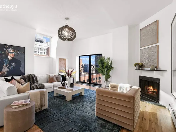 114 E 13th St, New York, NY 10003