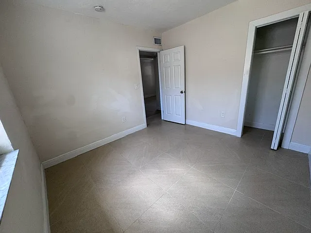 1385 NW 24th St #4 — Photo 11