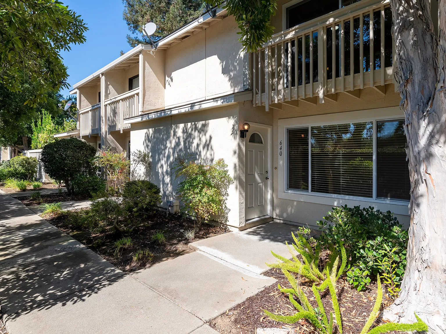 2 bed, 2.5 bath, 1300 sqft, $3,900 — Photo 1
