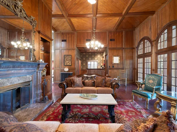 2 Nobhill Dr, Greenville, TX 75402