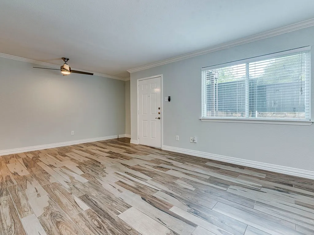 2124 Burton Dr Apt 150 — Photo 3