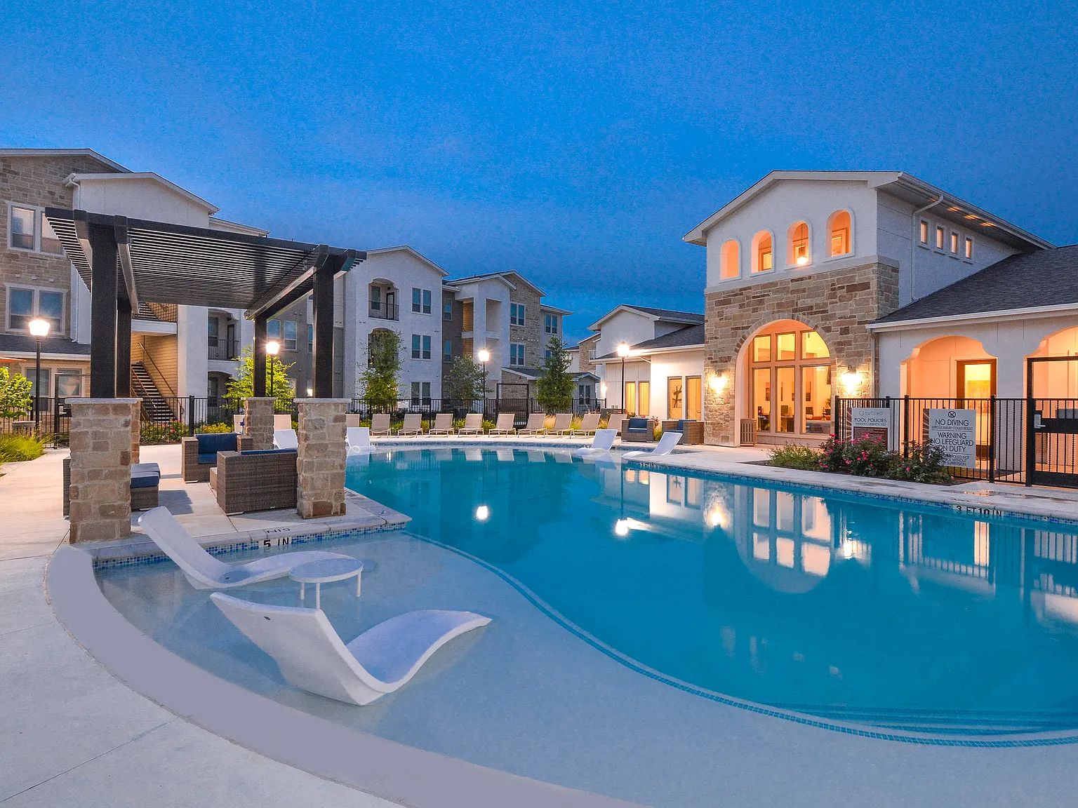 Lucero — Photo 4
