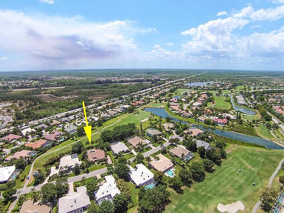 02_aerial_102 Woodsmuir Court