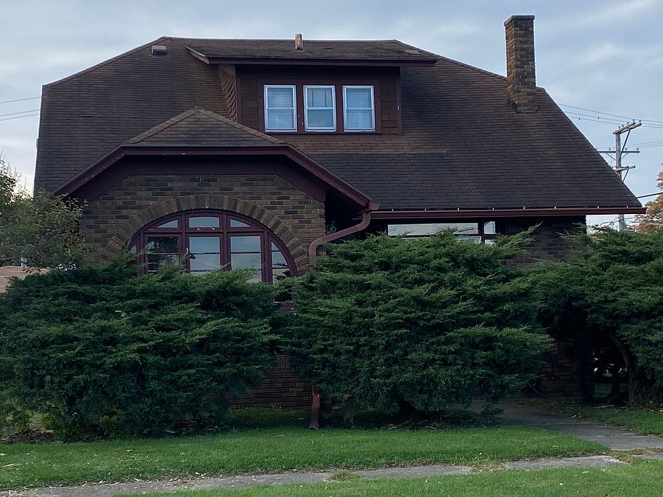 1st image of 901 Cotton St