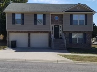 101 Shelly Dr, Vine Grove, KY 40175